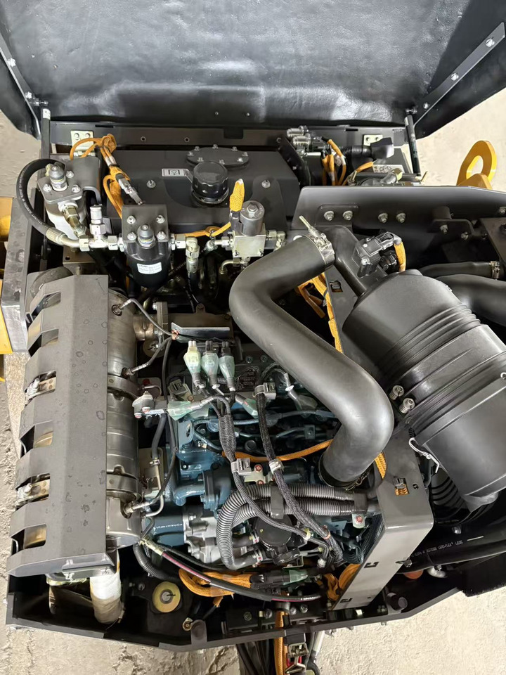 Mini compactadora XCMG XD140VT 4ton small Light Diesel Vibratory Road Roller: foto 9 Mini compactadora XCMG XD140VT 4ton small Light Diesel Vibratory Road Roller: foto 9