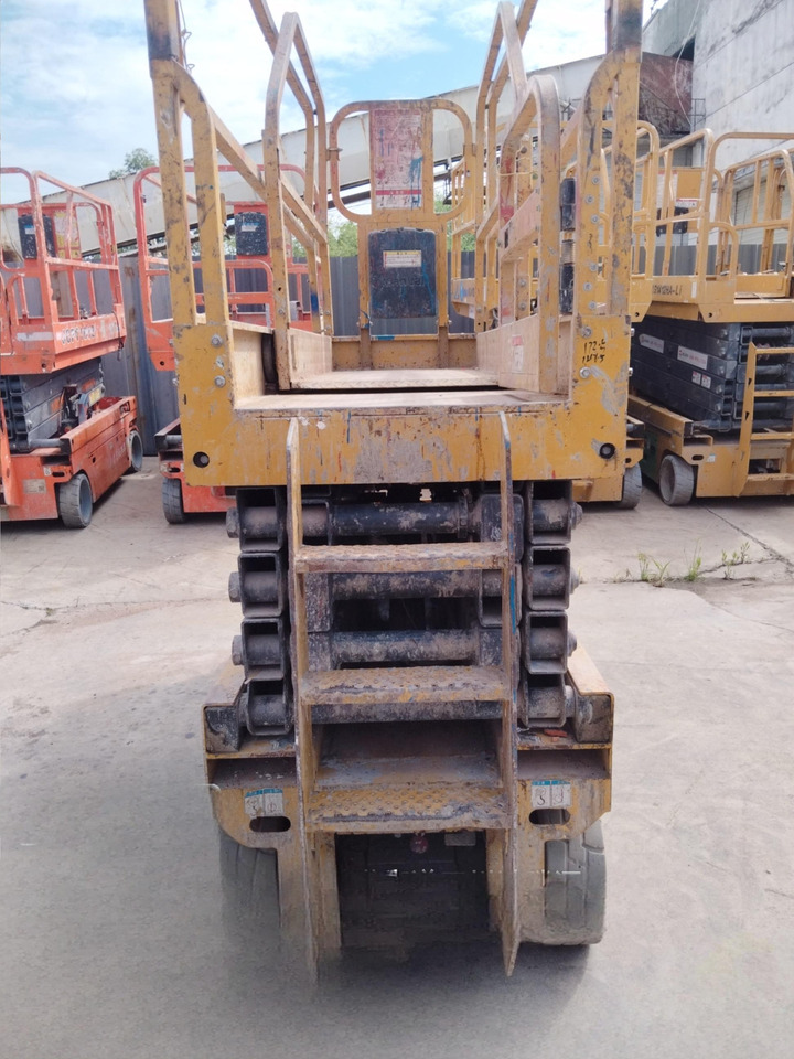 XCMG XG1008HA-Li 10m used Lithium battery scissor aerial work platform - Plataforma de tijeras: foto 2 XCMG XG1008HA-Li 10m used Lithium battery scissor aerial work platform - Plataforma de tijeras: foto 2