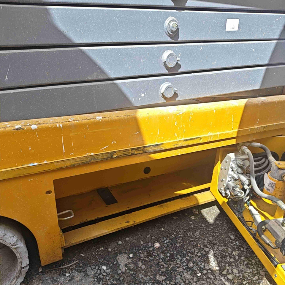 XCMG XG1412HD 14m used scissor lift self-propelled work table - Plataforma de tijeras: foto 5 XCMG XG1412HD 14m used scissor lift self-propelled work table - Plataforma de tijeras: foto 5