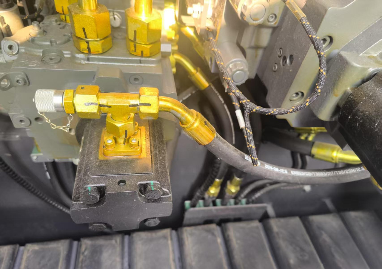 XCMG official used asphalt paver RP905IV Concrete machine - Pavimentadora de asfalto: foto 3 XCMG official used asphalt paver RP905IV Concrete machine - Pavimentadora de asfalto: foto 3