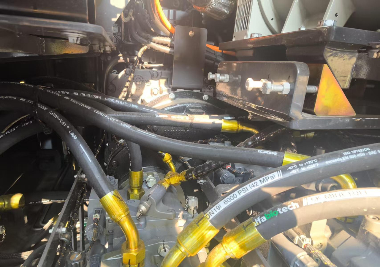 XCMG official used asphalt paver RP905IV Concrete machine - Pavimentadora de asfalto: foto 2 XCMG official used asphalt paver RP905IV Concrete machine - Pavimentadora de asfalto: foto 2