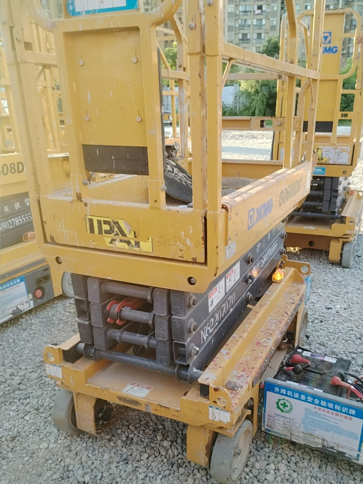 XCMG scissor lift 6m hydraulic Self-propelled scissor lift machine price - Plataforma de tijeras: foto 4 XCMG scissor lift 6m hydraulic Self-propelled scissor lift machine price - Plataforma de tijeras: foto 4