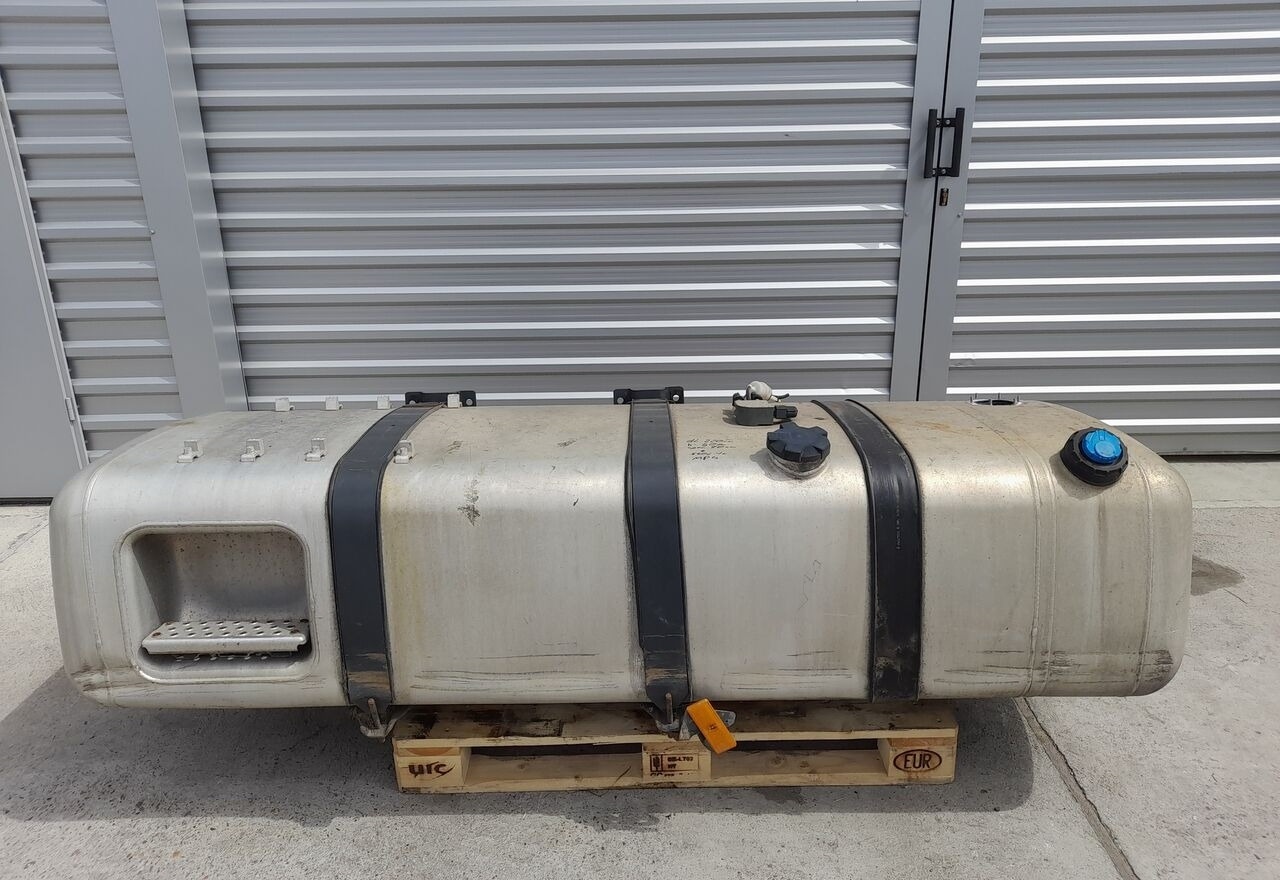 Mercedes-Benz ACTROS MP4 660L A9604703501 Mercedes-Benz truck - Depósito de combustible para Camión: foto 1 Mercedes-Benz ACTROS MP4 660L A9604703501 Mercedes-Benz truck - Depósito de combustible para Camión: foto 1