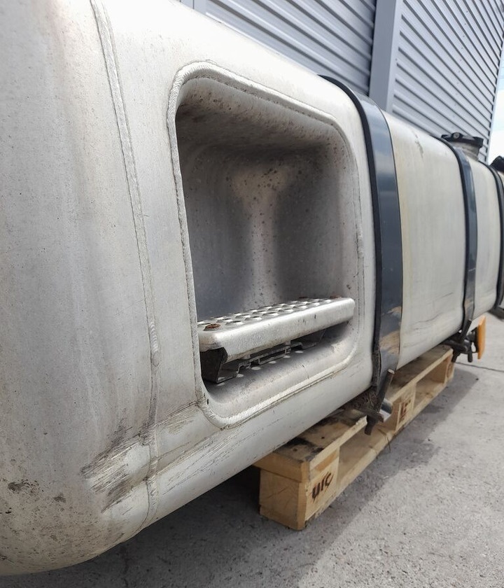 Mercedes-Benz ACTROS MP4 660L A9604703501 Mercedes-Benz truck - Depósito de combustible para Camión: foto 3 Mercedes-Benz ACTROS MP4 660L A9604703501 Mercedes-Benz truck - Depósito de combustible para Camión: foto 3