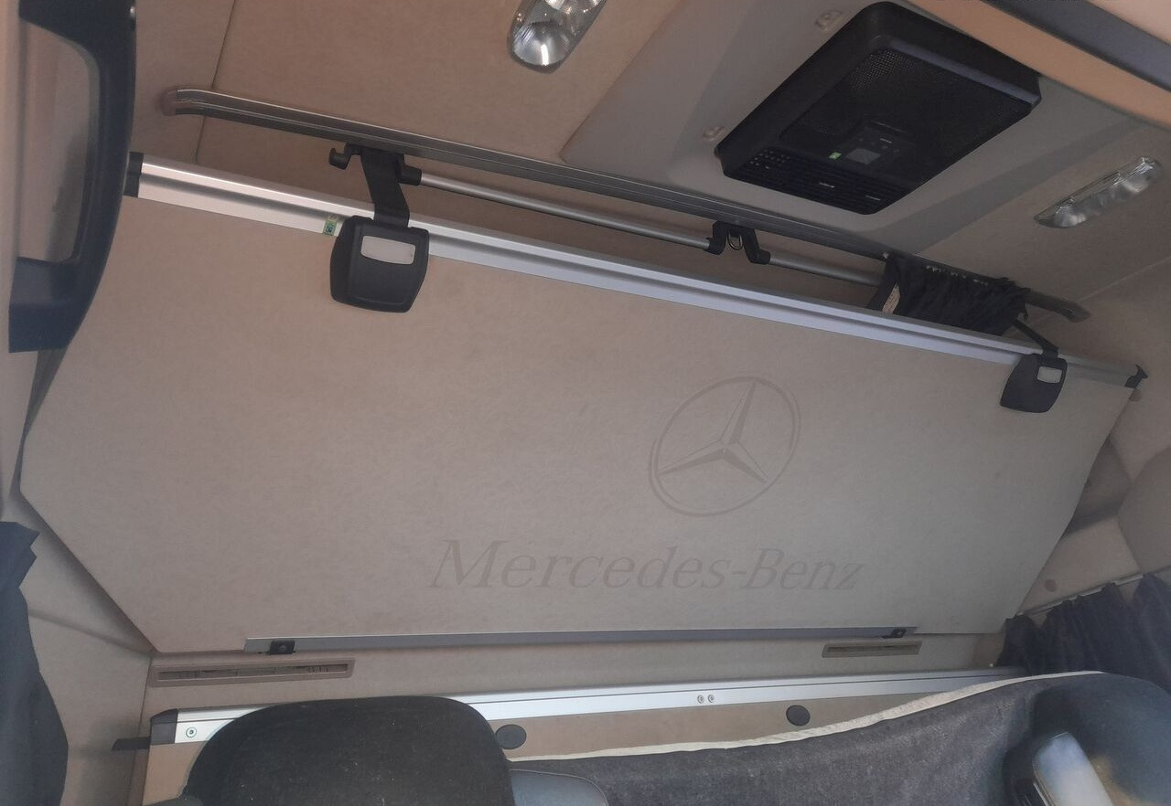 Mercedes-Benz ACTROS Mercedes-Benz - Cabina e interior para Camión: foto 1 Mercedes-Benz ACTROS Mercedes-Benz - Cabina e interior para Camión: foto 1