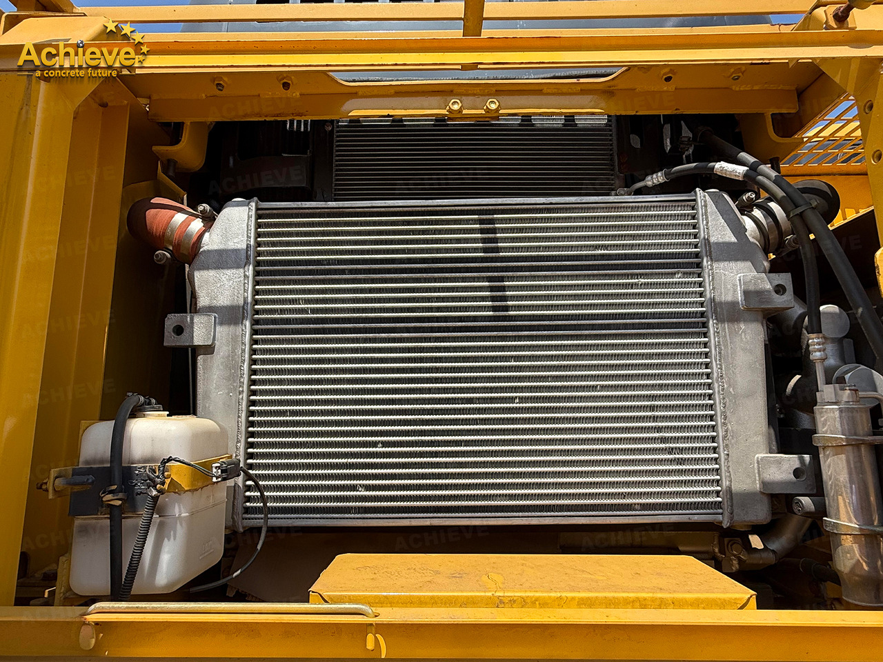 Excavadora de cadenas KOMATSU Remanufactured Komatsu PC360-7 excavator 1.6 m³  180/1900 kw/rpm  33000 kg  7380 mm  227 kN  Komatsu SAA6D114E  605 L【ACHIEVE】 TOP CONDITION!!!: foto 24