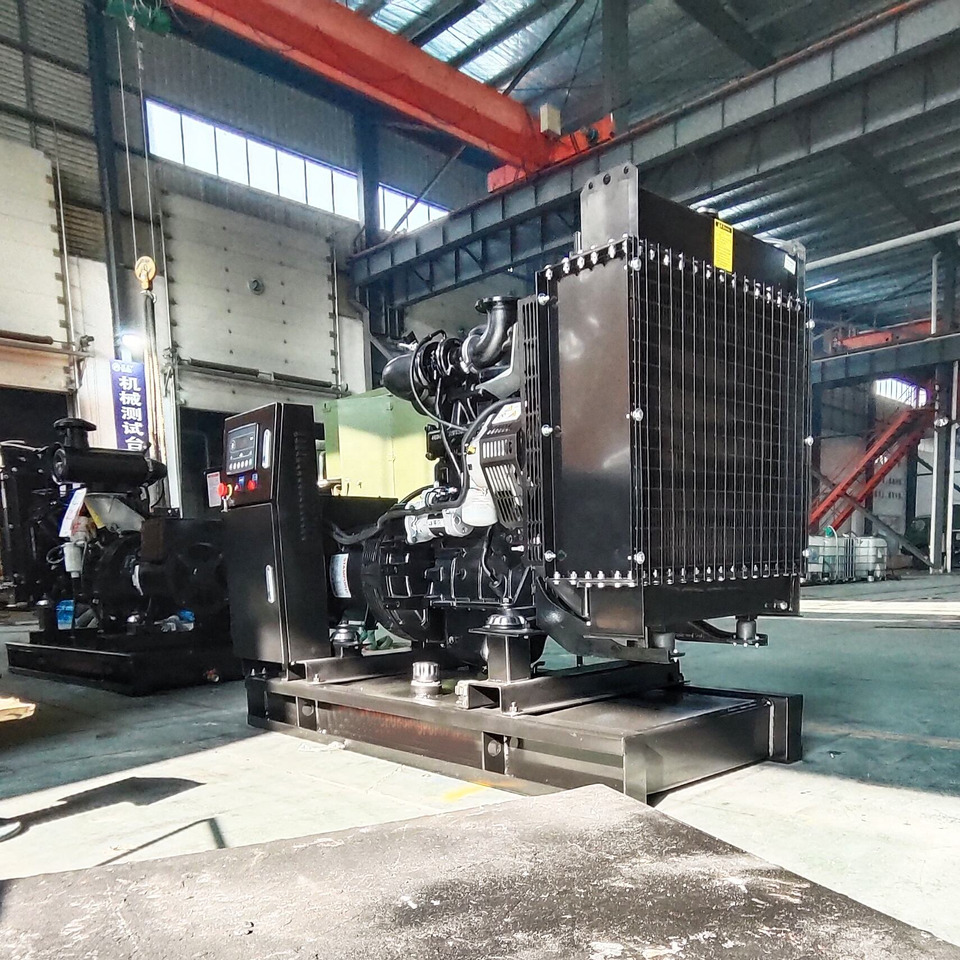 Cummins Generator Set 200KVA, 300KVA, 400KVA, 500KVA Silent Type Geneset - Generador industriale: foto 4 Cummins Generator Set 200KVA, 300KVA, 400KVA, 500KVA Silent Type Geneset - Generador industriale: foto 4