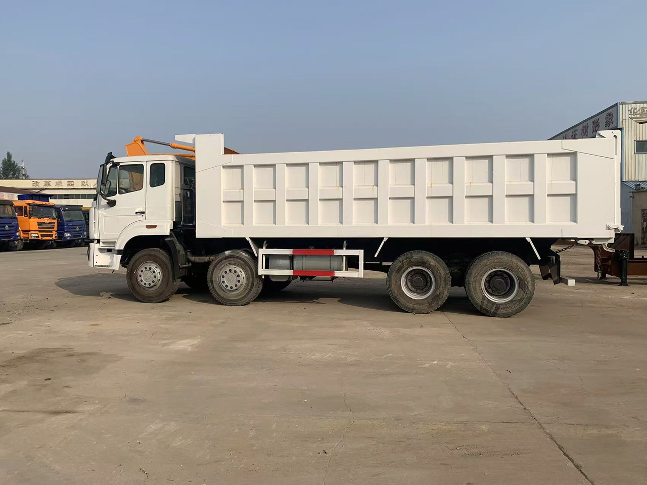 Howo 8x4 Tipper Truck Used Condition HOWO Dumper Truck Left Hand Drive - Camión volquete: foto 4 Howo 8x4 Tipper Truck Used Condition HOWO Dumper Truck Left Hand Drive - Camión volquete: foto 4