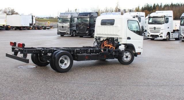 FUSO Canter 4C15E - Camión chasis: foto 2 FUSO Canter 4C15E - Camión chasis: foto 2