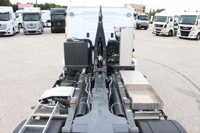 Camión multibasculante Mercedes-Benz eActros 300 L: foto 6