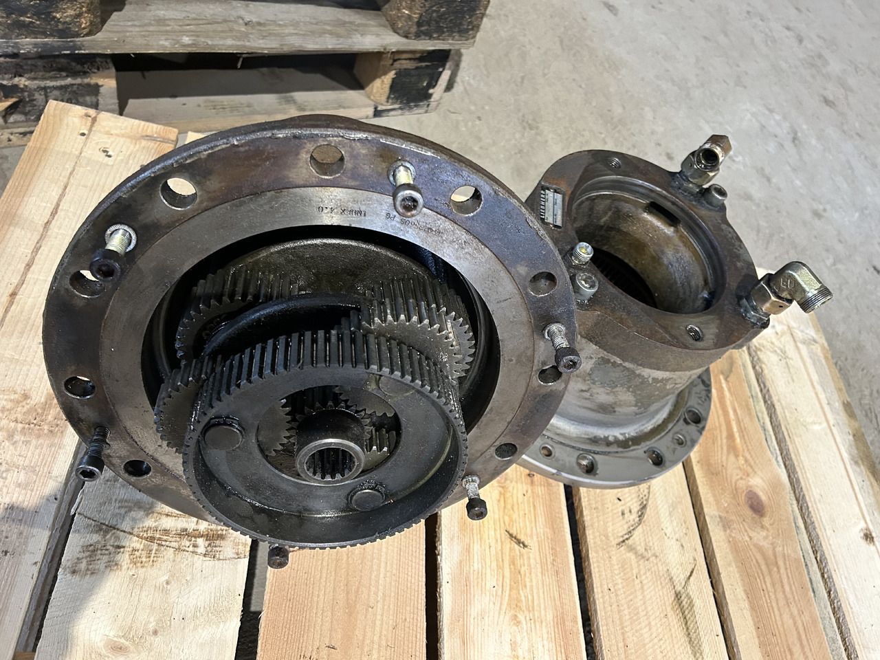 LIEBHERR SAT 225/218 - Reductor de giro para Excavadora: foto 2 LIEBHERR SAT 225/218 - Reductor de giro para Excavadora: foto 2