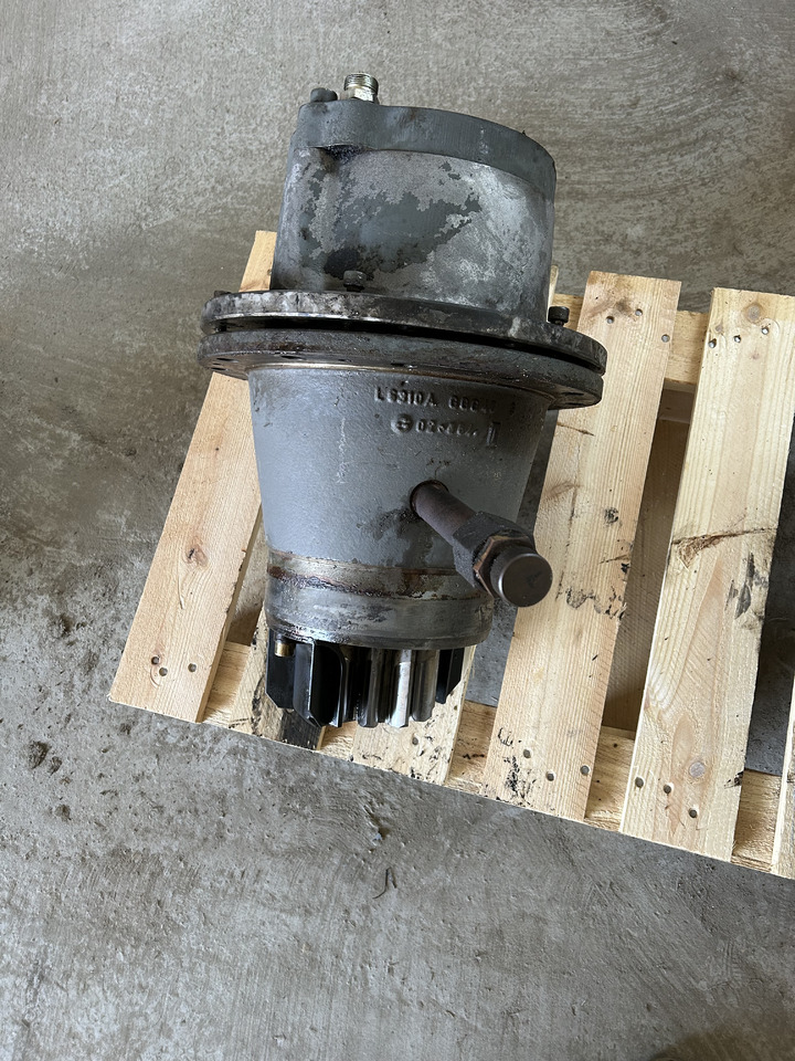 LIEBHERR SAT 225/228 - Reductor de giro para Miniexcavadora: foto 1 LIEBHERR SAT 225/228 - Reductor de giro para Miniexcavadora: foto 1