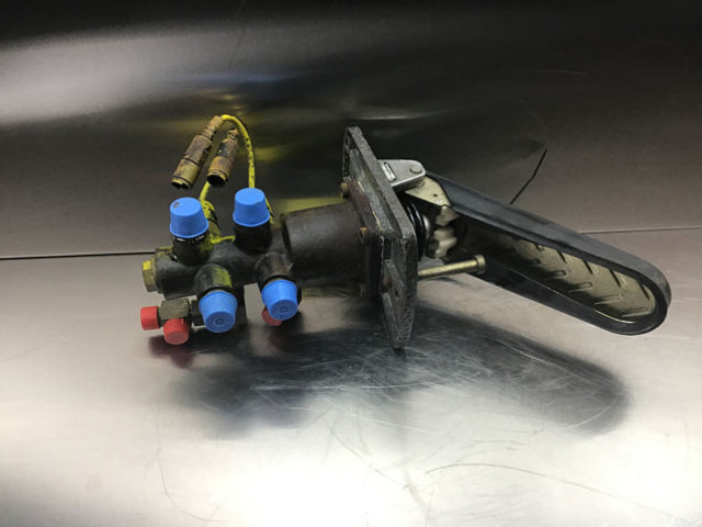 Liebherr Brake Pedal - Pedal: foto 1 Liebherr Brake Pedal - Pedal: foto 1