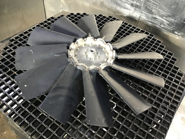 Liebherr L550 / L556 / L566 / L576 / L580 - Ventilador: foto 2 Liebherr L550 / L556 / L566 / L576 / L580 - Ventilador: foto 2