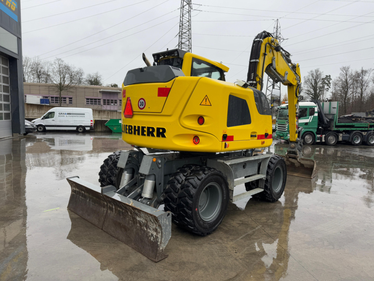 LIEBHERR 910 Compact Litronic Powertilt - Excavadora de ruedas: foto 4 LIEBHERR 910 Compact Litronic Powertilt - Excavadora de ruedas: foto 4