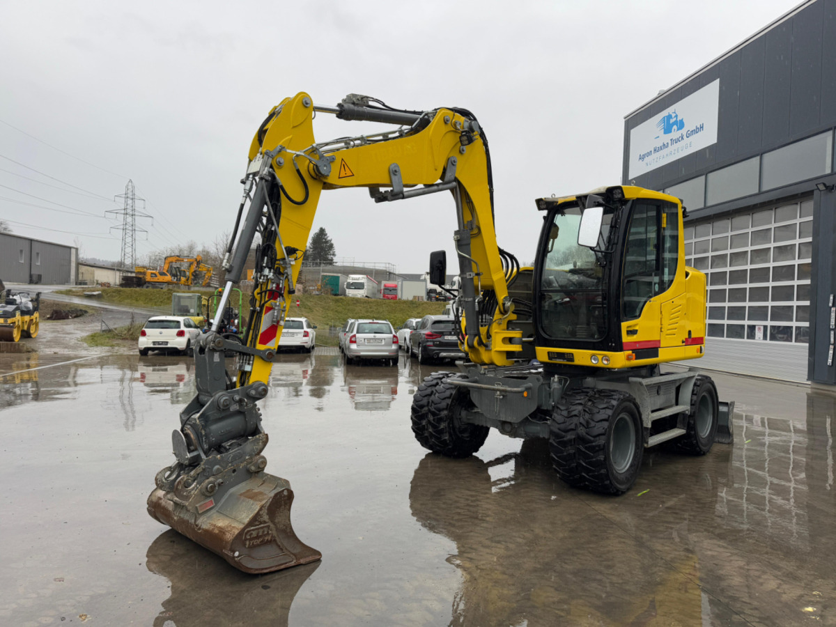 LIEBHERR 910 Compact Litronic Powertilt - Excavadora de ruedas: foto 1 LIEBHERR 910 Compact Litronic Powertilt - Excavadora de ruedas: foto 1