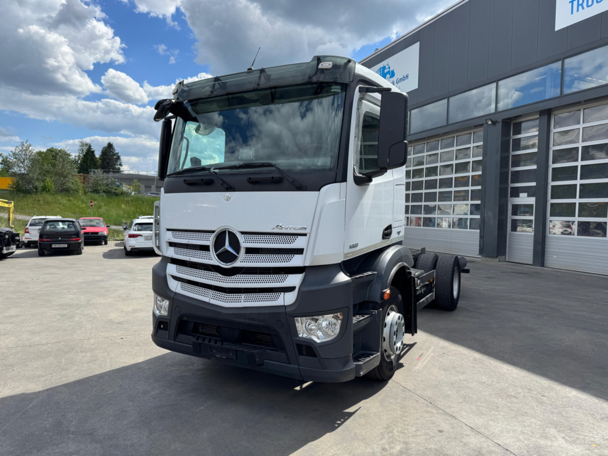 MERCEDES Antos 1851 4x2 - Camión chasis: foto 1 MERCEDES Antos 1851 4x2 - Camión chasis: foto 1