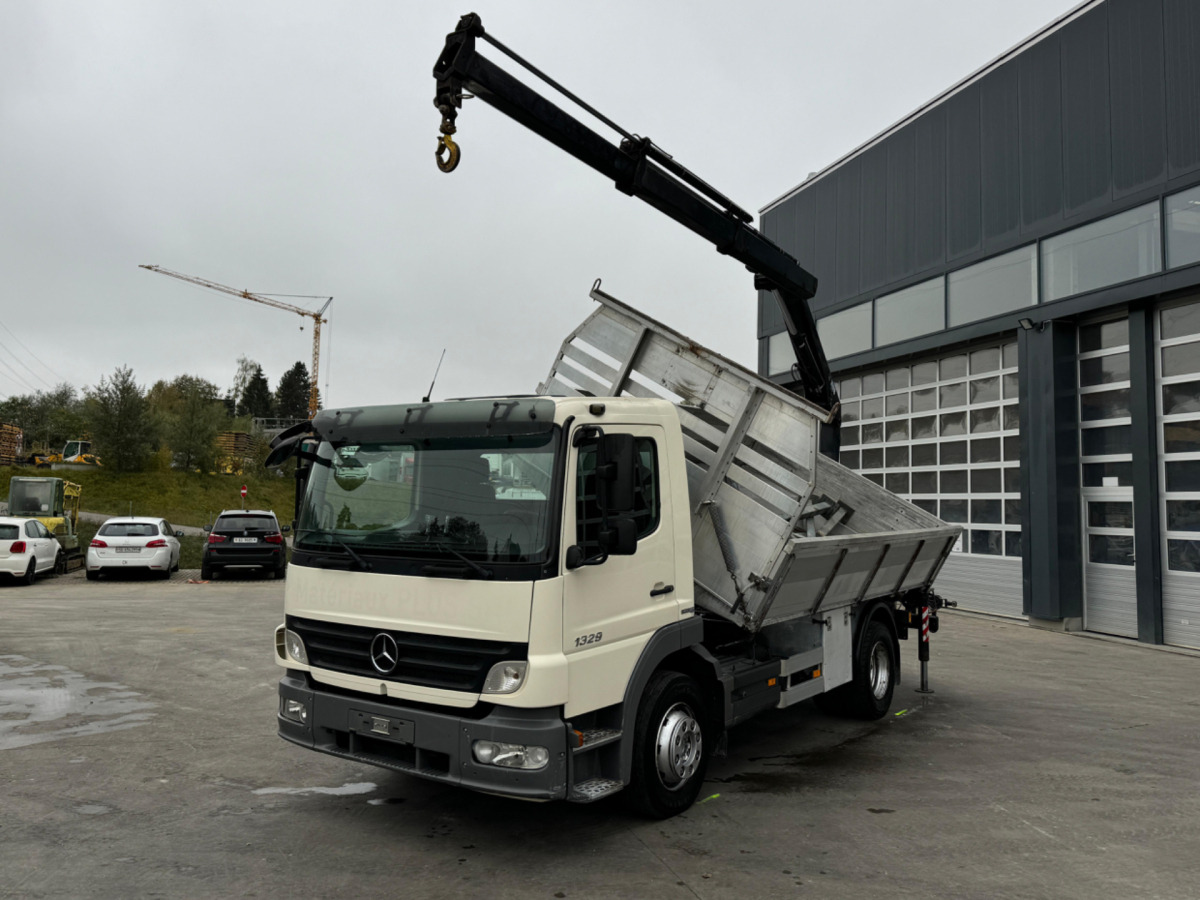 MERCEDES Atego 1329 4x2 Hiab 088-2 - Camión volquete, Camión grúa: foto 1 MERCEDES Atego 1329 4x2 Hiab 088-2 - Camión volquete, Camión grúa: foto 1
