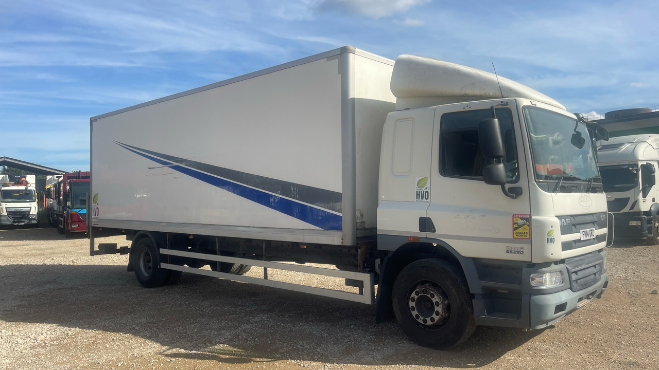 DAF CF 65.220 - Camión caja cerrada: foto 1 DAF CF 65.220 - Camión caja cerrada: foto 1