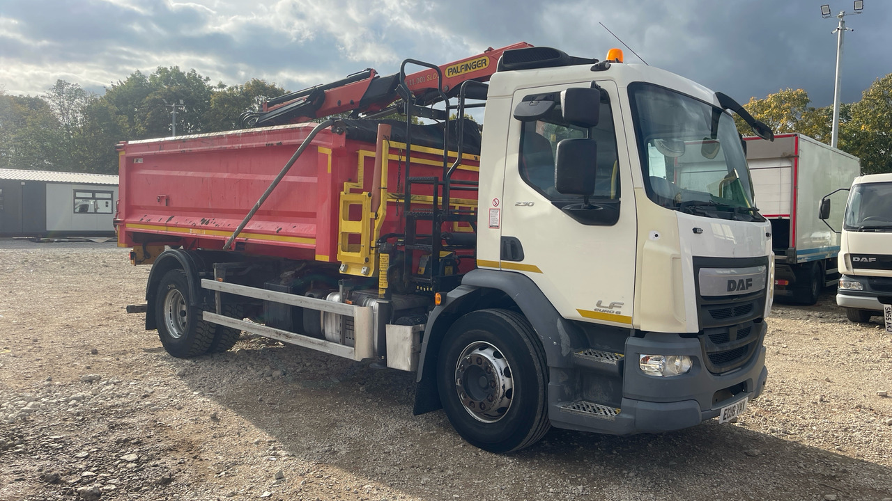 DAF LF 230 - Camión volquete, Camión grúa: foto 1 DAF LF 230 - Camión volquete, Camión grúa: foto 1