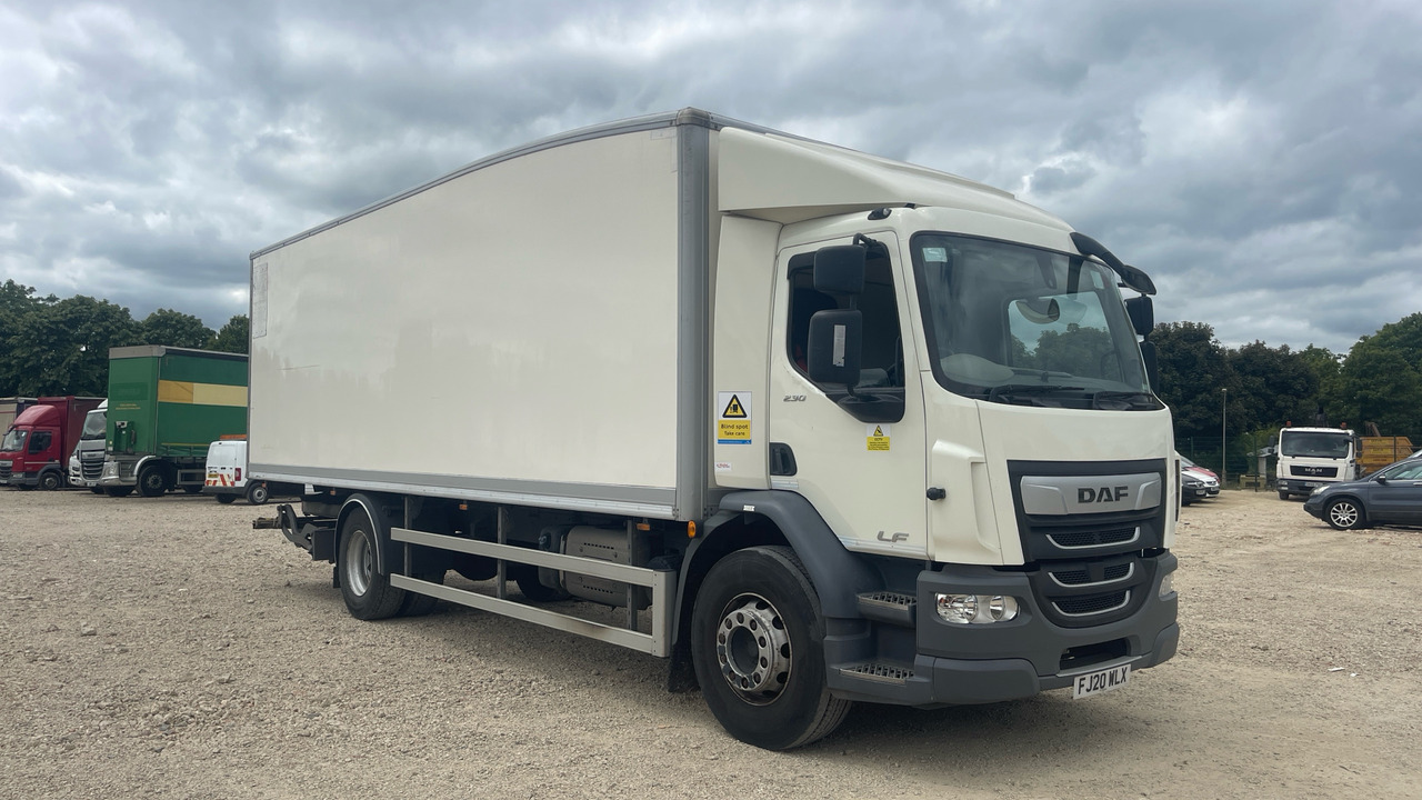 DAF LF 230 - Camión caja cerrada: foto 1 DAF LF 230 - Camión caja cerrada: foto 1