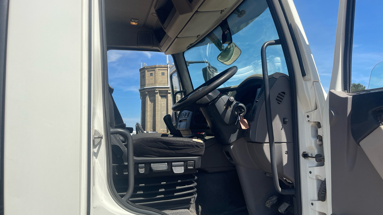 DAF LF 260 - Camión portacontenedor de cadenas: foto 5 DAF LF 260 - Camión portacontenedor de cadenas: foto 5