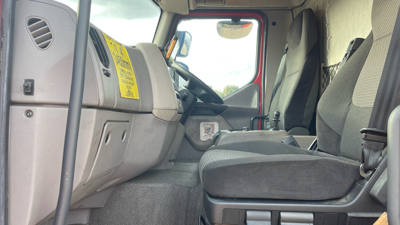 Camión caja cerrada Daf LF 220: foto 16