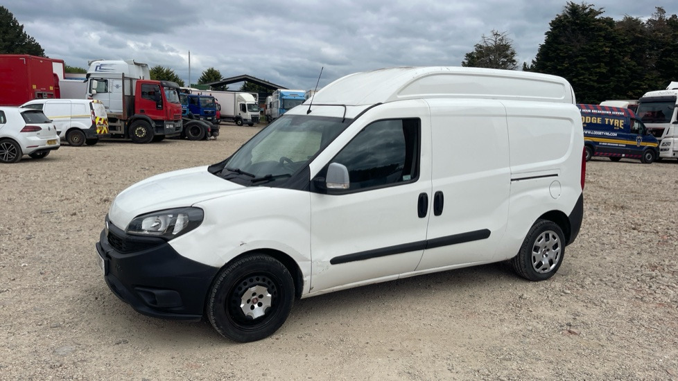 FIAT DOBLO 1.6 Multijet 16V 120 SX Van Start Stop - Furgón: foto 2 FIAT DOBLO 1.6 Multijet 16V 120 SX Van Start Stop - Furgón: foto 2