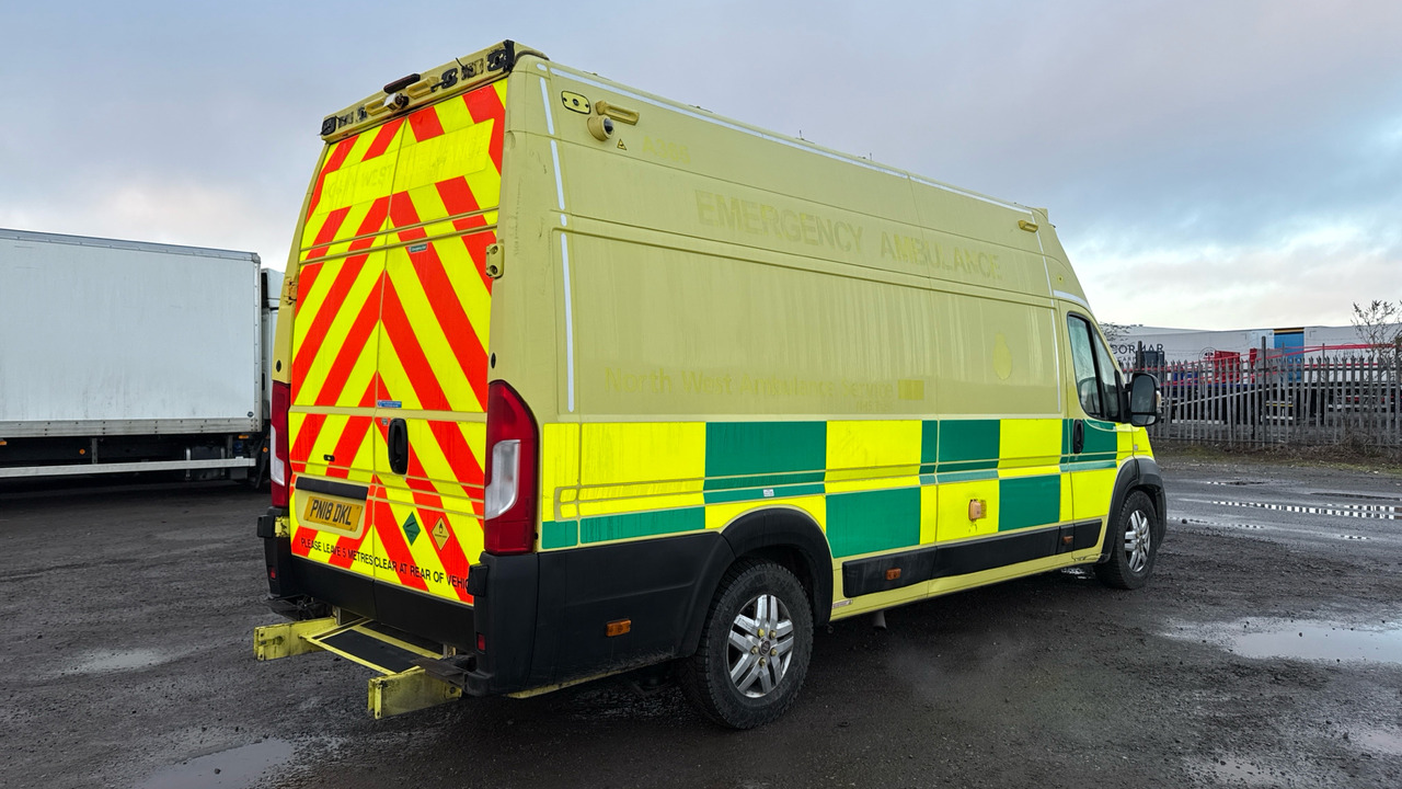 FIAT DUCATO 42 MULTIJET II - Ambulancia: foto 4 FIAT DUCATO 42 MULTIJET II - Ambulancia: foto 4