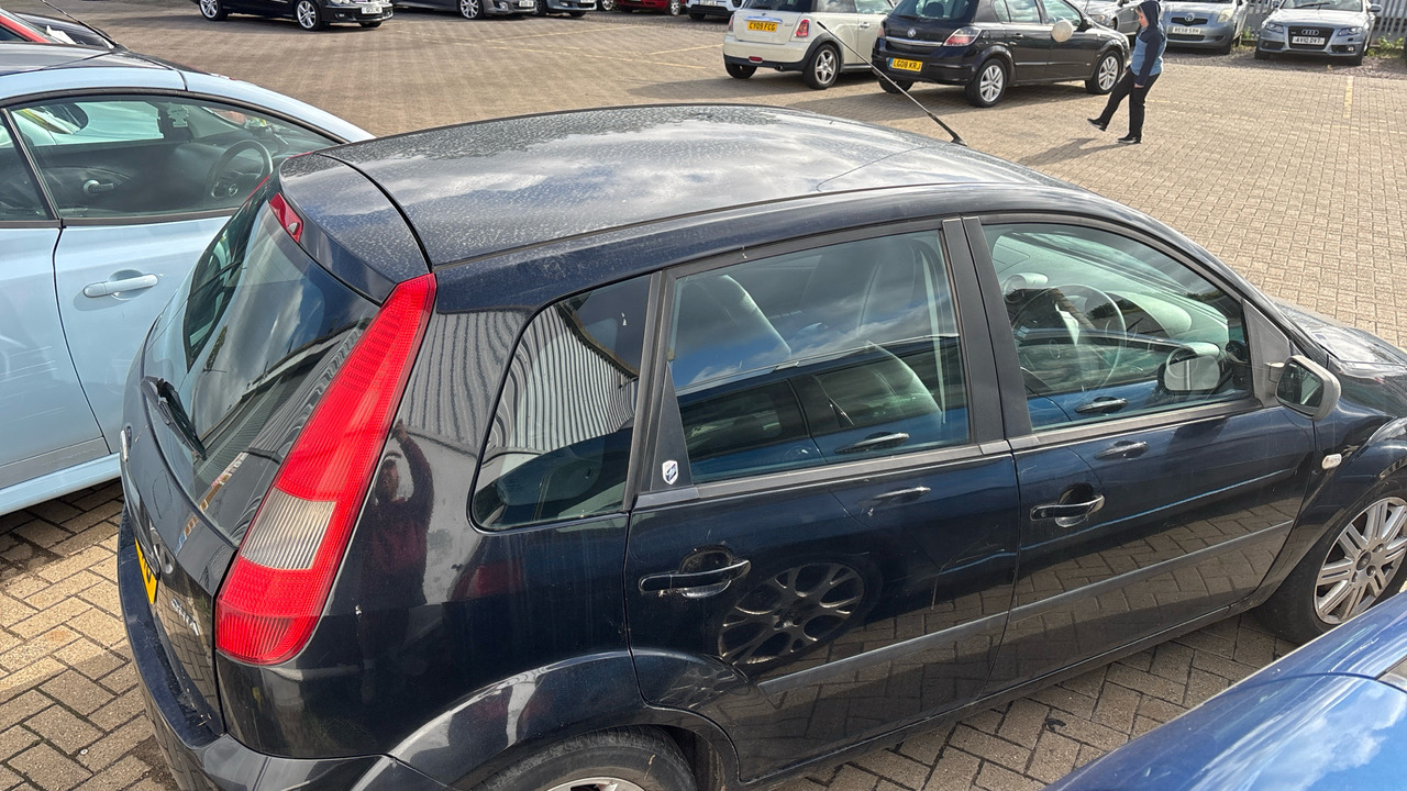 FORD FIESTA 1.6 GHIA - Hatchback: foto 4 FORD FIESTA 1.6 GHIA - Hatchback: foto 4