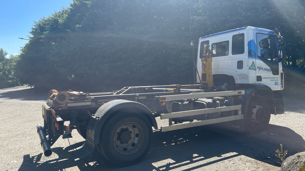 IVECO EUROCARGO 140E19K - Camión portacontenedor de cadenas: foto 4 IVECO EUROCARGO 140E19K - Camión portacontenedor de cadenas: foto 4