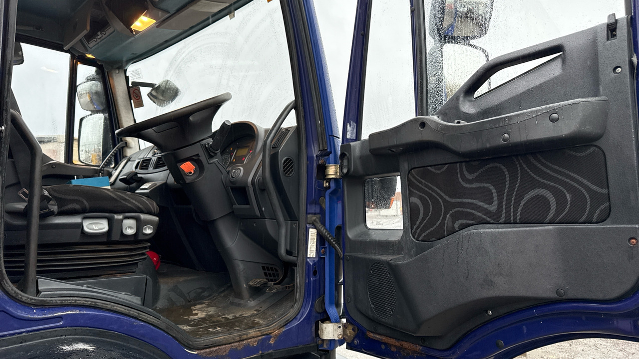 IVECO EUROCARGO 180E - Camión volquete, Camión grúa: foto 5 IVECO EUROCARGO 180E - Camión volquete, Camión grúa: foto 5