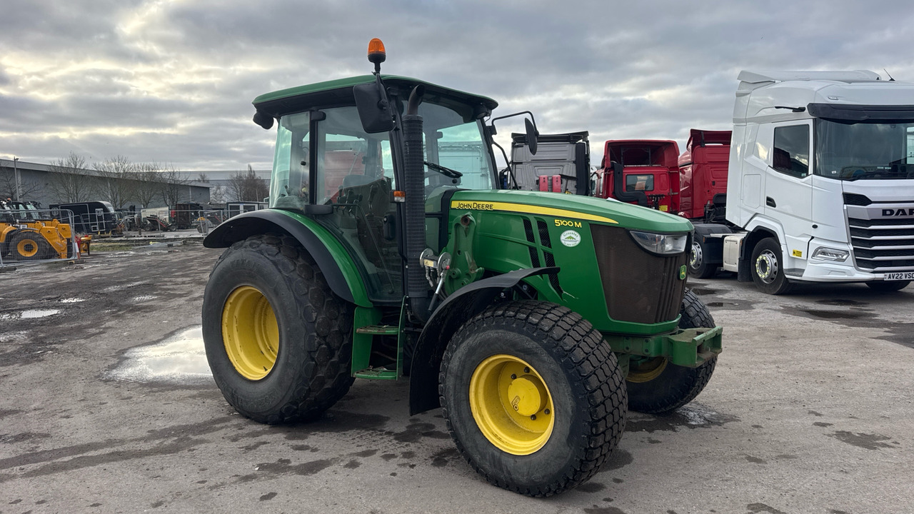 JOHN DEERE 5100M - Tractor: foto 1 JOHN DEERE 5100M - Tractor: foto 1