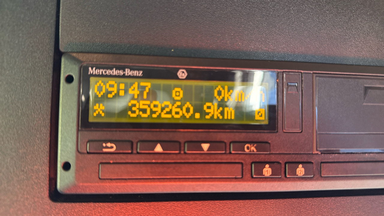 Camión caja cerrada MERCEDES-BENZ ACTROS 1824: foto 9 Camión caja cerrada MERCEDES-BENZ ACTROS 1824: foto 9