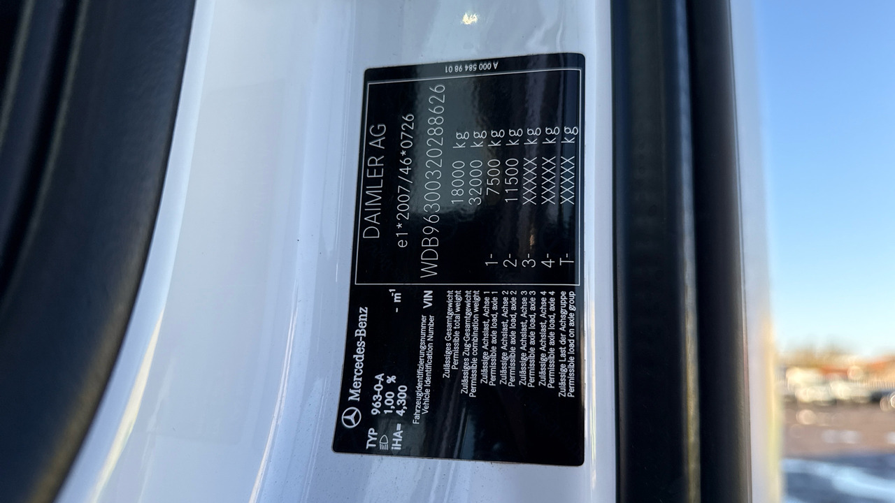 Camión caja cerrada MERCEDES-BENZ ACTROS 1824: foto 12 Camión caja cerrada MERCEDES-BENZ ACTROS 1824: foto 12