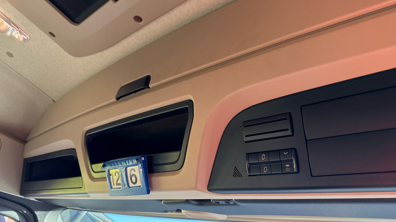 Camión caja cerrada MERCEDES-BENZ ACTROS 1824: foto 15 Camión caja cerrada MERCEDES-BENZ ACTROS 1824: foto 15