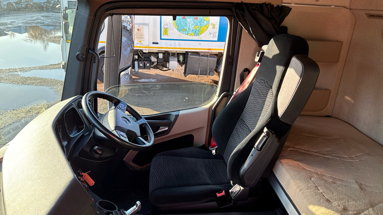 Camión caja cerrada MERCEDES-BENZ ACTROS 1824: foto 20 Camión caja cerrada MERCEDES-BENZ ACTROS 1824: foto 20