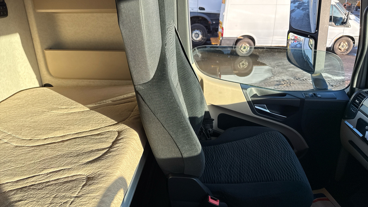 Camión caja cerrada MERCEDES-BENZ ACTROS 1824: foto 8 Camión caja cerrada MERCEDES-BENZ ACTROS 1824: foto 8