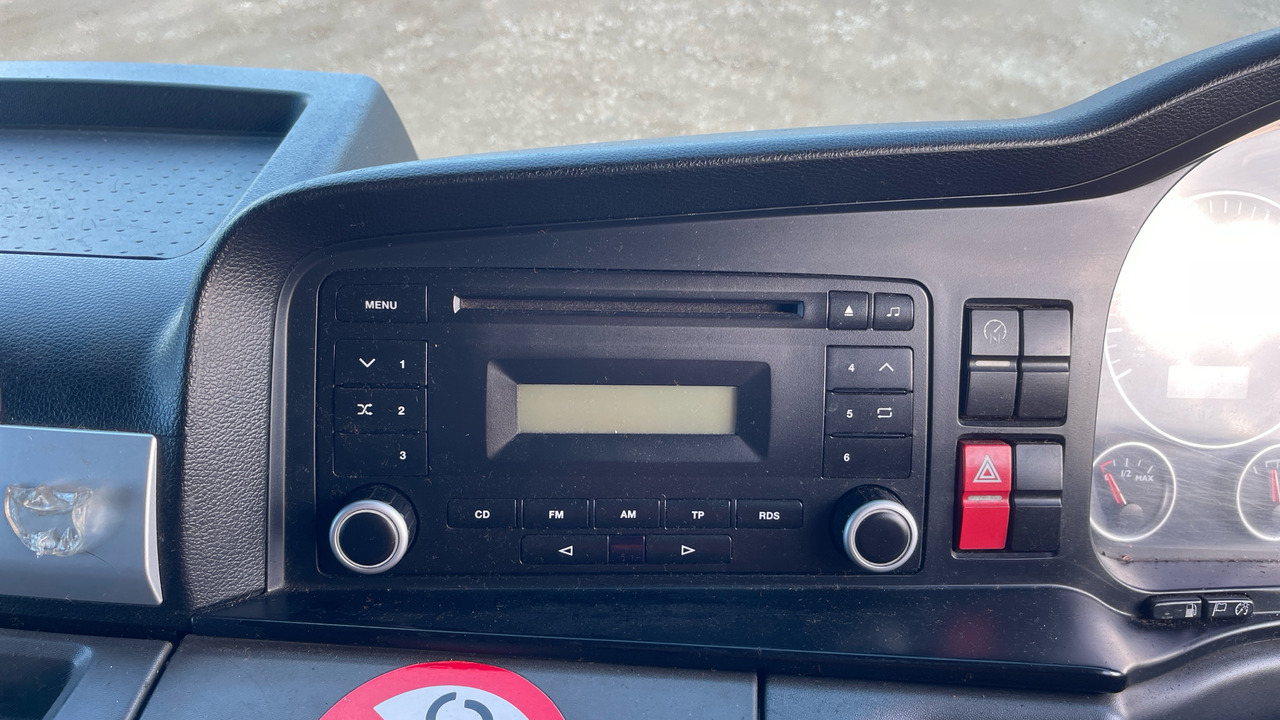 Camión caja cerrada Man TGL 12.180: foto 16