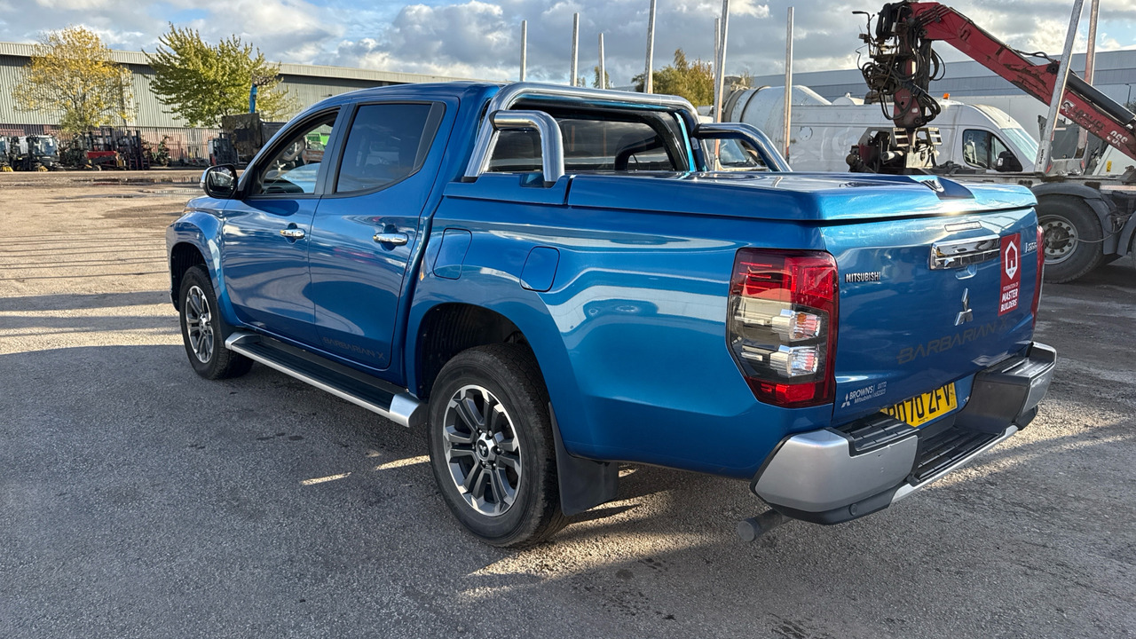 Mitsubishi L200 DI-D 2.3 Barbarian X 150PS - Pick-up: foto 3 Mitsubishi L200 DI-D 2.3 Barbarian X 150PS - Pick-up: foto 3