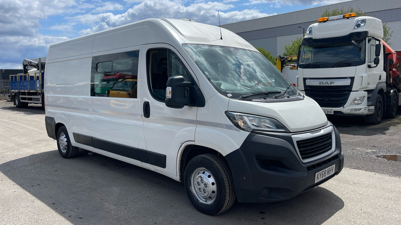 PEUGEOT BOXER 335 2.0 BLUEHDI PROFESSIONAL 130PS - Furgoneta de pasajeros: foto 1 PEUGEOT BOXER 335 2.0 BLUEHDI PROFESSIONAL 130PS - Furgoneta de pasajeros: foto 1