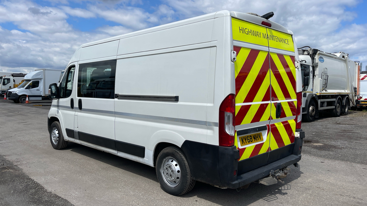 PEUGEOT BOXER 335 2.0 BLUEHDI PROFESSIONAL 130PS - Furgoneta combi: foto 3 PEUGEOT BOXER 335 2.0 BLUEHDI PROFESSIONAL 130PS - Furgoneta combi: foto 3