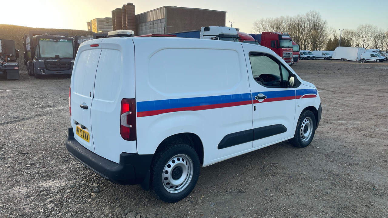 PEUGEOT PARTNER 1000 1.5 BlueHDi 100PS - Furgoneta pequeña: foto 4 PEUGEOT PARTNER 1000 1.5 BlueHDi 100PS - Furgoneta pequeña: foto 4