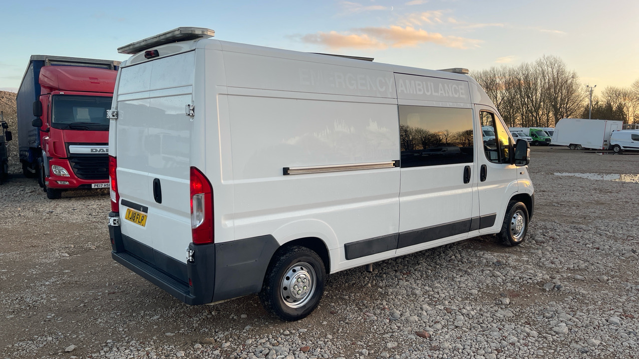 Peugeot Boxer 335 2.0 BLUE HDI 130PS - Furgoneta combi: foto 4 Peugeot Boxer 335 2.0 BLUE HDI 130PS - Furgoneta combi: foto 4