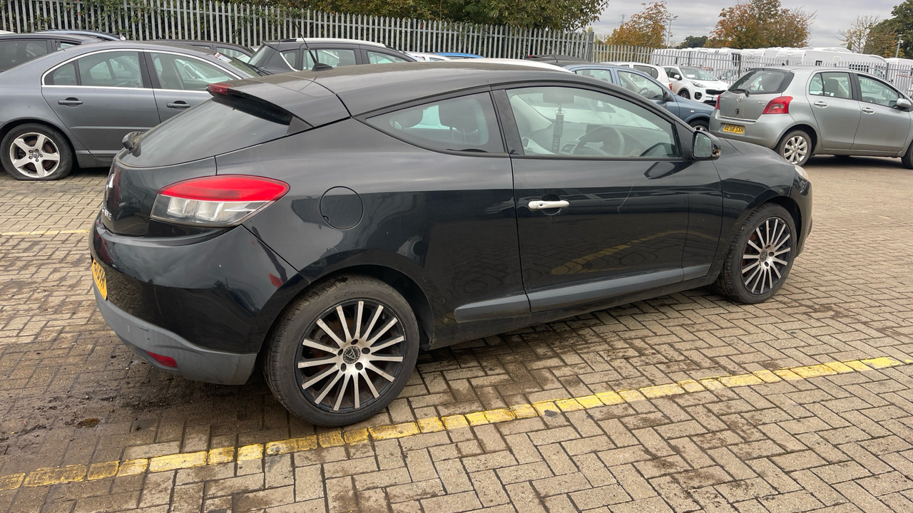 RENAULT MEGANE 1.6 DYNAMIQUE - Hatchback: foto 4 RENAULT MEGANE 1.6 DYNAMIQUE - Hatchback: foto 4