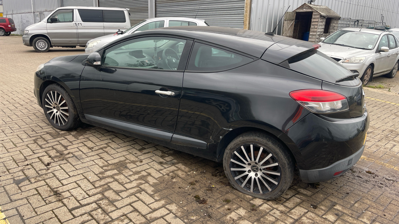 RENAULT MEGANE 1.6 DYNAMIQUE - Hatchback: foto 3 RENAULT MEGANE 1.6 DYNAMIQUE - Hatchback: foto 3