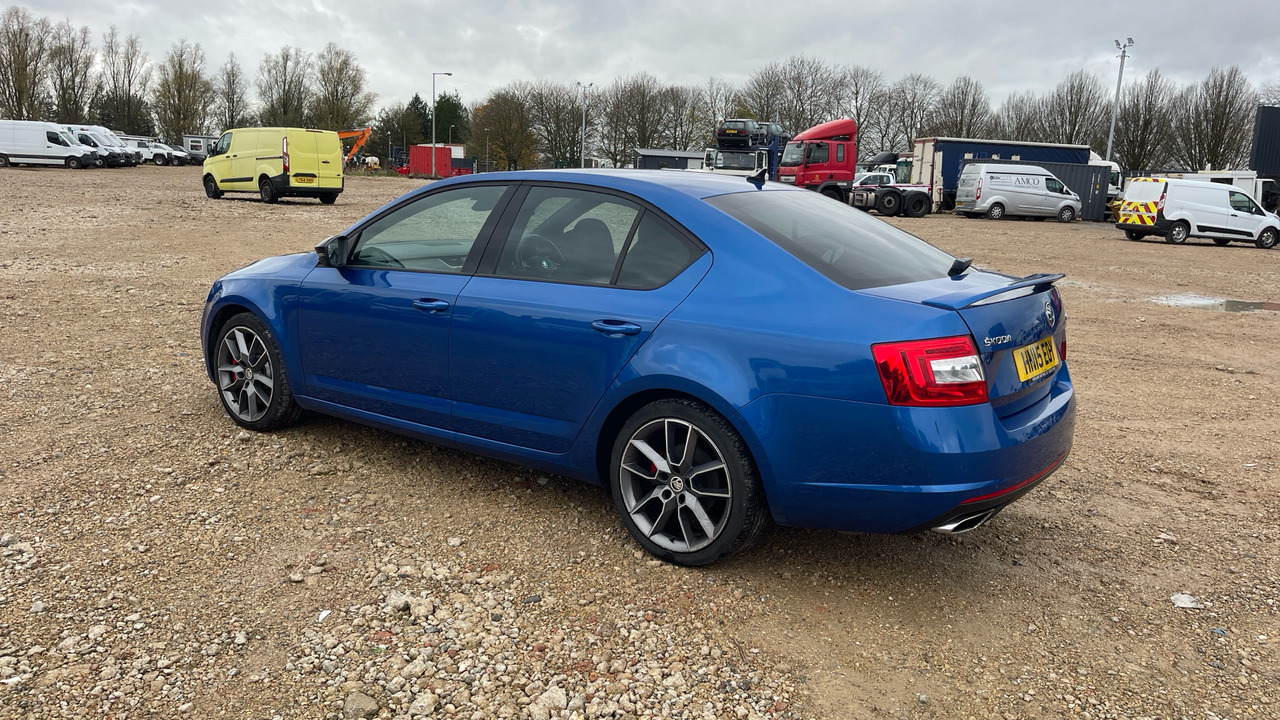 SKODA OCTAVIA 2.0 TDI - Hatchback: foto 3 SKODA OCTAVIA 2.0 TDI - Hatchback: foto 3