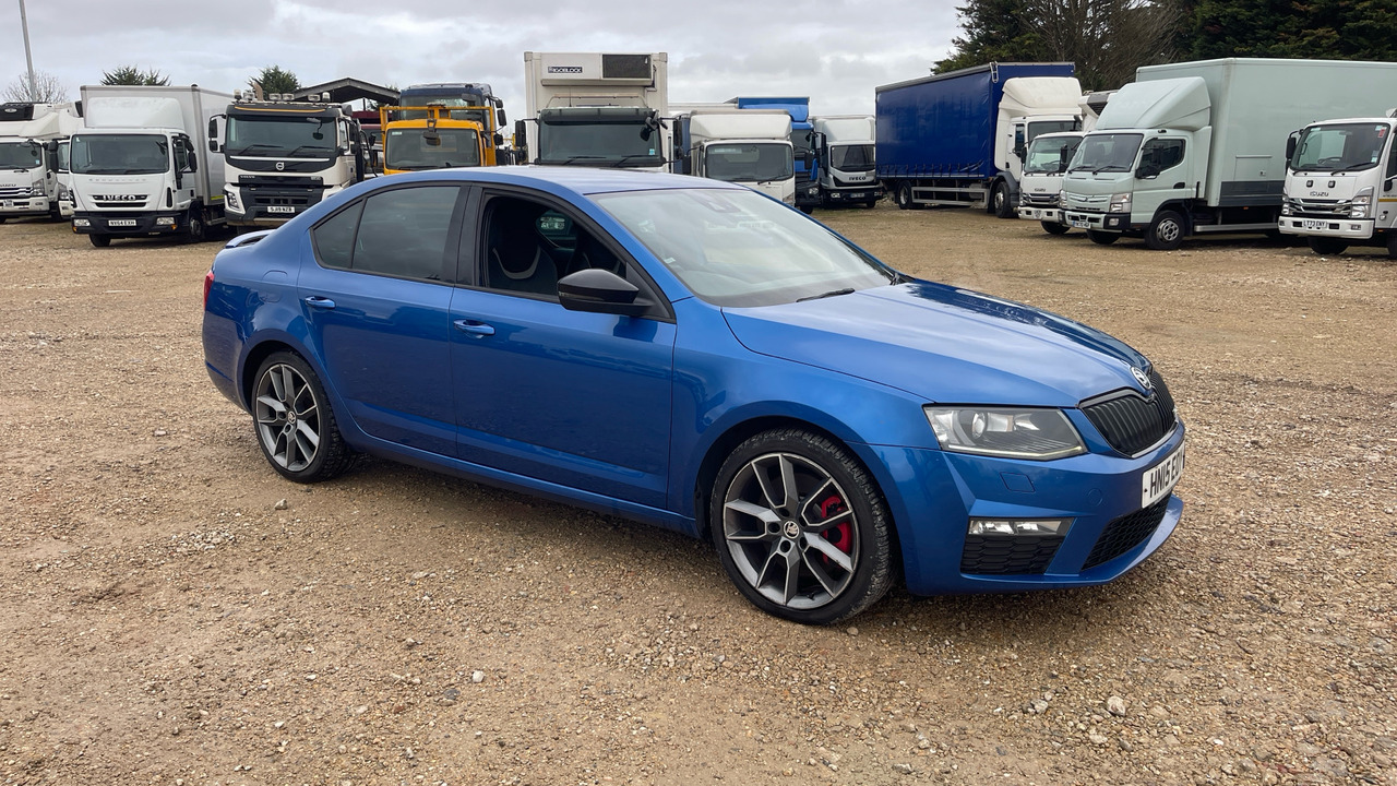 SKODA OCTAVIA 2.0 TDI - Hatchback: foto 1 SKODA OCTAVIA 2.0 TDI - Hatchback: foto 1