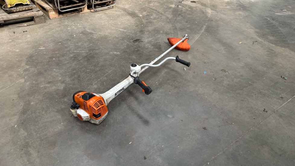 STIHL FS490C STRIMMER - Equipo de construcción: foto 4 STIHL FS490C STRIMMER - Equipo de construcción: foto 4