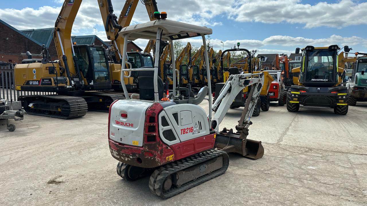TAKEUCHI TB216 - Miniexcavadora: foto 4 TAKEUCHI TB216 - Miniexcavadora: foto 4